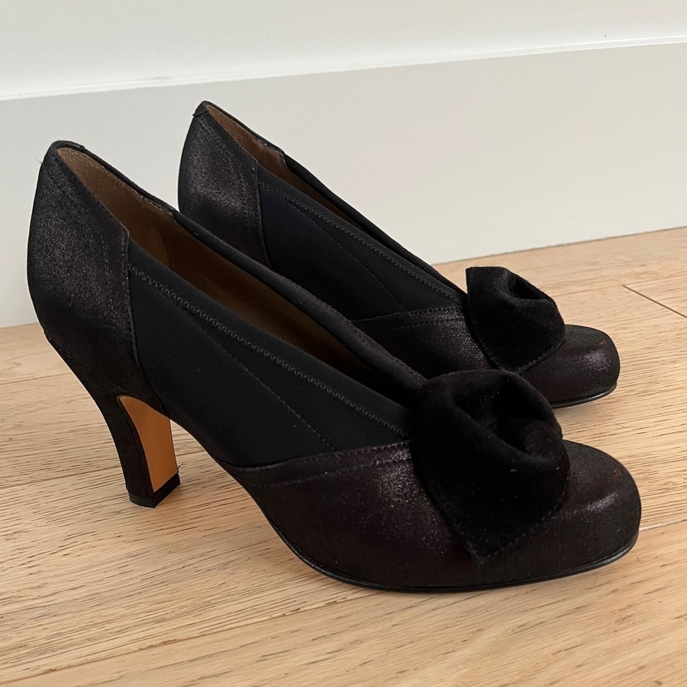 ANYI LU Hand Made Italy Heels Black Fabric Metallic Leather Bow Detail Formal